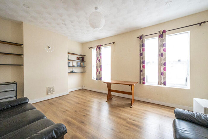 1 Bedroom Flat To Rent In Water Lane, Maryland, London, E15