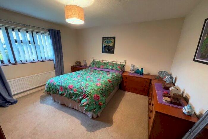 3 Bedroom Bungalow To Rent In Woodlands Park, Rhydaman, SA18