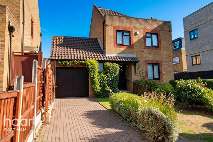 3 Bedroom Detached House For Sale In Dewberry Gardens, London, E6