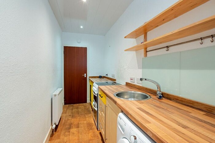 1 Bedroom Flat To Rent In Smith Street, Hilltown, Dundee, DD3