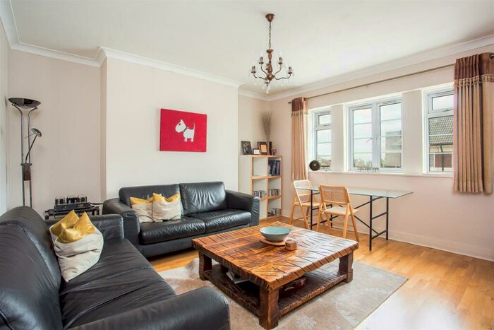 2 Bedroom Apartment To Rent In Shoot Up Hill, NW2