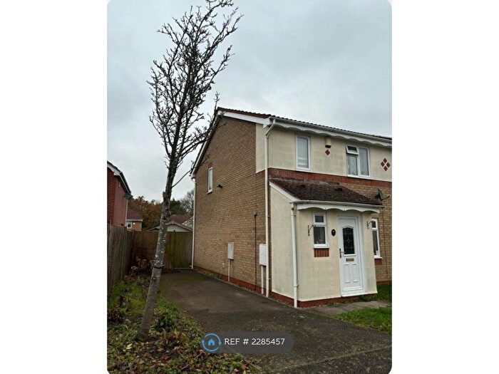 3 Bedroom Semi-Detached House To Rent In Tom Paine Close, Braunstone, Leicester, LE3