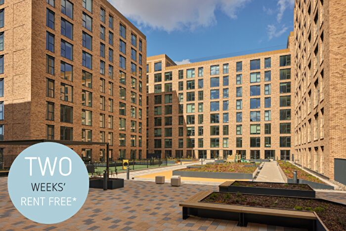 2 Bedroom Flat To Rent In Warroch Path, Glasgow, G3