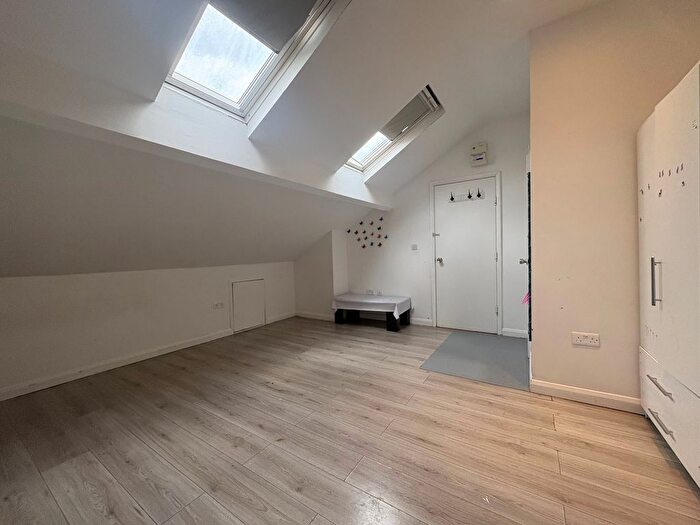 Studio To Rent In Crown Lane, London, N14