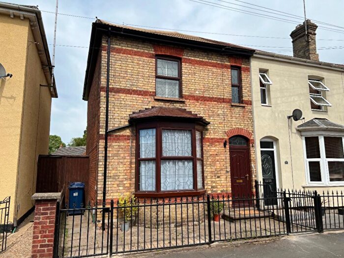 3 Bedroom Semi Detached House To Rent In Colvile Road, Wisbech, PE13