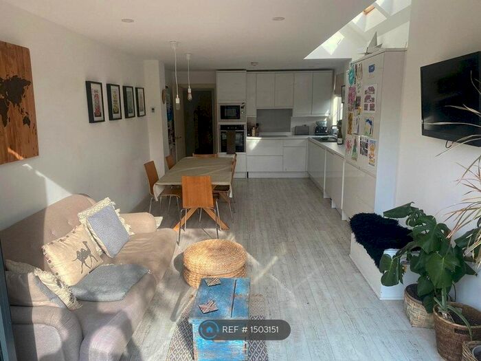 3 Bedroom Semi-Detached House To Rent In Chiddingfold, Godalming, GU8