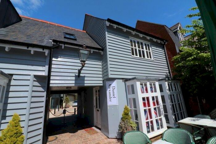 2 Bedroom Flat To Rent In High Street, Maldon, CM9