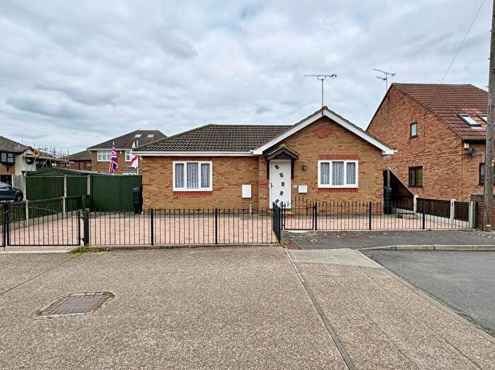 2 Bedroom Detached Bungalow To Rent In Ashworths, Canvey Island, Essex, SS8