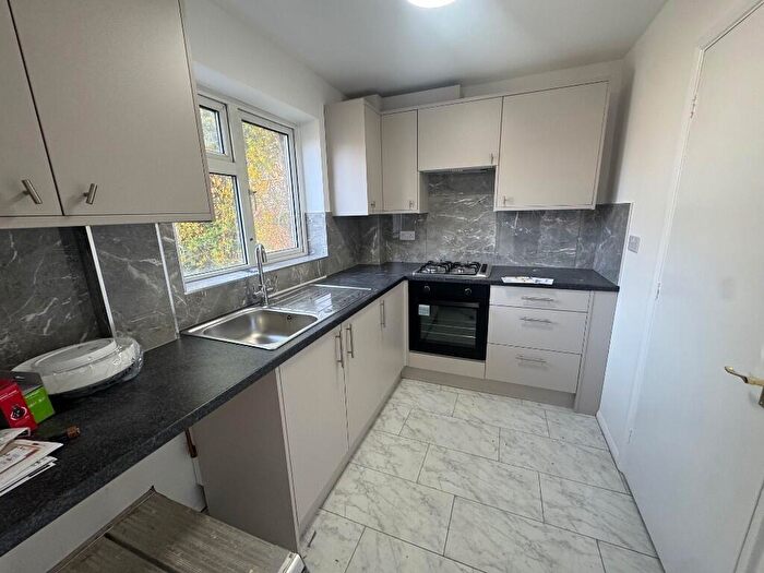 3 Bedroom Terraced House To Rent In Fenwick Road, LU5