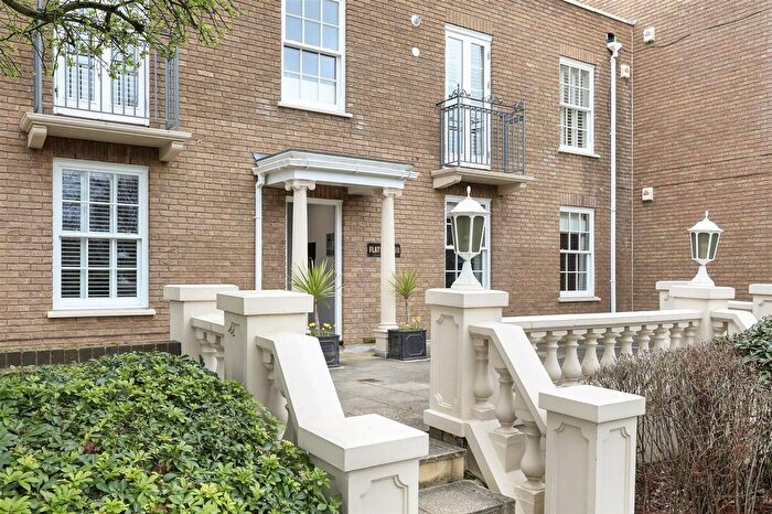 2 Bedroom Flat For Sale In Bower Hill, Epping, CM16