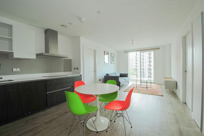 2 Bedroom Flat For Sale In Lockside Lane, Salford, M5