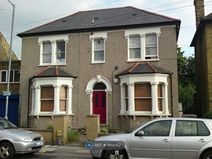 2 Bedroom Flat To Rent In Catford, London, SE6