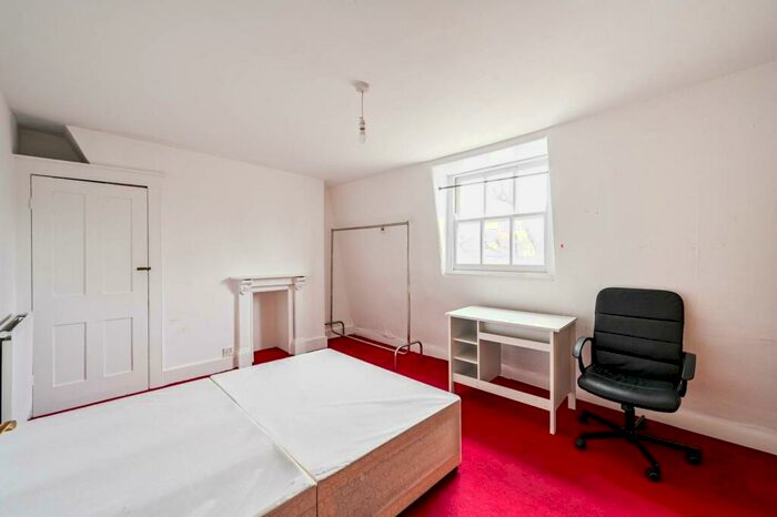 2 Bedroom Maisonette To Rent In Tomlins Grove, Bow, London, E3