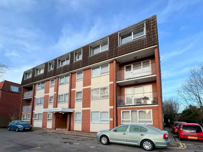 2 Bedroom Apartment To Rent In Ballards Lane, London, N3