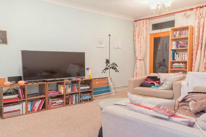 2 Bedroom Flat To Rent In Clarendon Road, London, W11