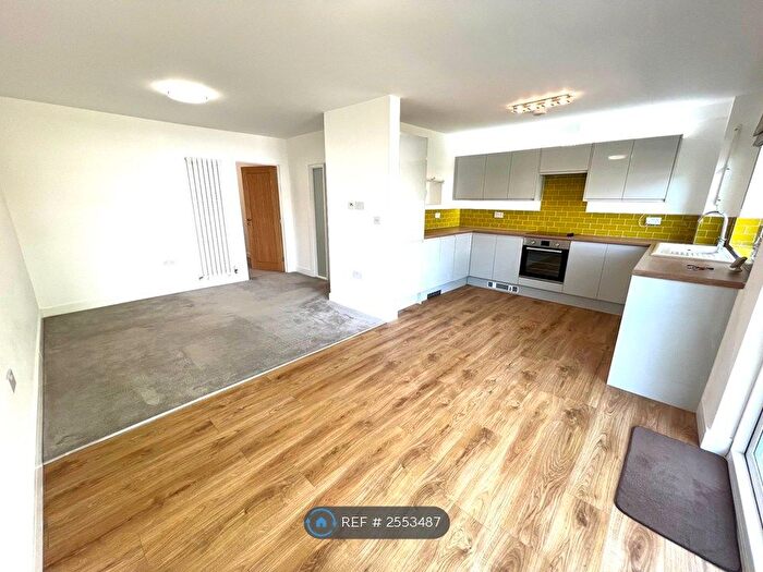 3 Bedroom Flat To Rent In Northumberland Court, Leamington Spa, CV32