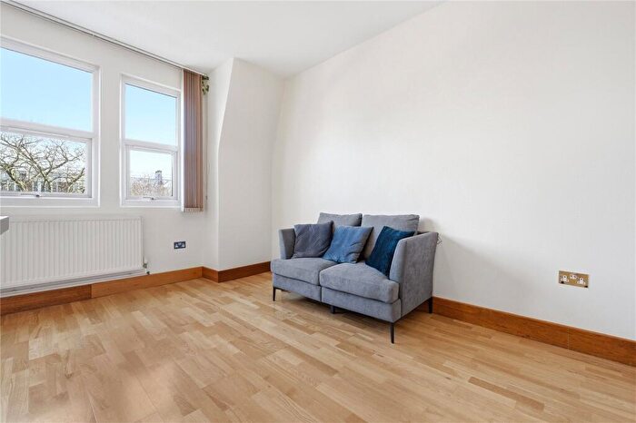 1 Bedroom Apartment To Rent In Queens Parade, Harringey, London, N8