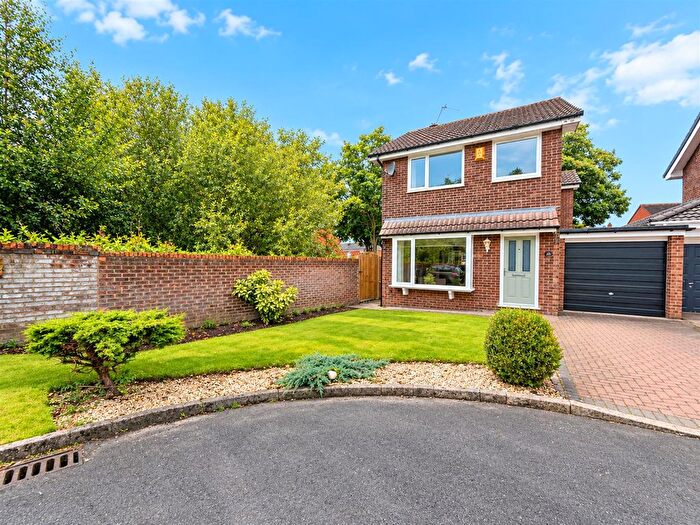 3 Bedroom Detached House For Sale In Lower Landemans, Westhoughton, BL5