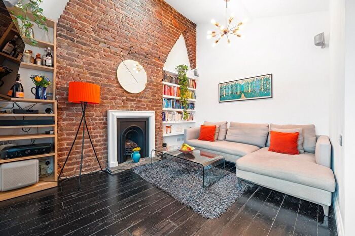 2 Bedroom Flat For Sale In Stockwell Park Crescent, SW9