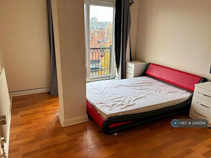 2 Bedroom Flat To Rent In Chiltern House, Aylesbury, HP19