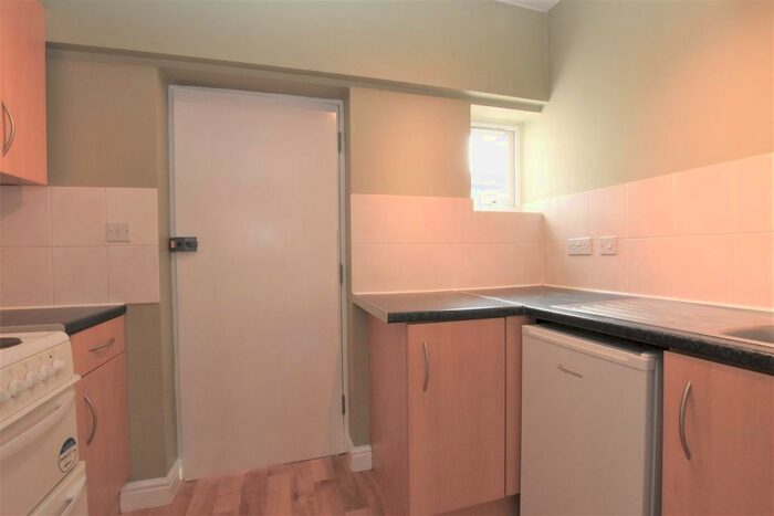 Studio To Rent In Downshire Square, Reading, RG1