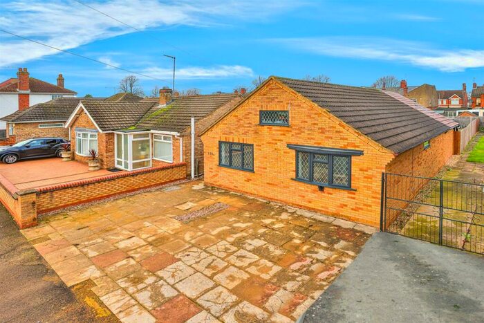 4 Bedroom Bungalow To Rent In Beatrice Road, Kettering, NN16