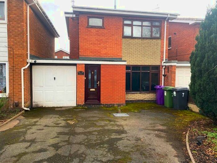 3 Bedroom Detached House To Rent In Burnell Gardens, Wolverhampton WV3
