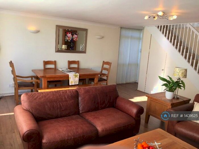 3 Bedroom Semi-Detached House To Rent In Oak Bank, Woking, GU22