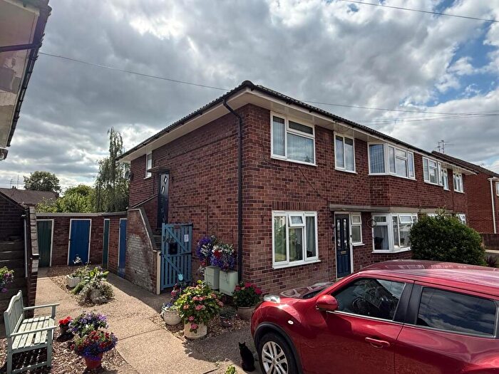 2 Bedroom Flat For Sale In Clay Lake, Spalding, PE11