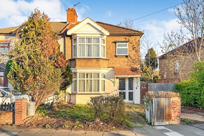 3 Bedroom End Terrace House For Sale In Mundon Gardens, Ilford, IG1