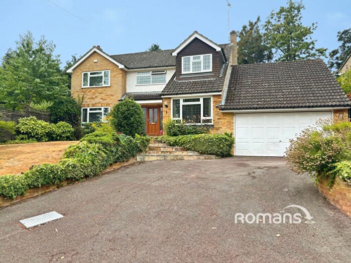 5 Bedroom Detached House For Sale In Jennys Walk, Yateley, Hampshire, GU46