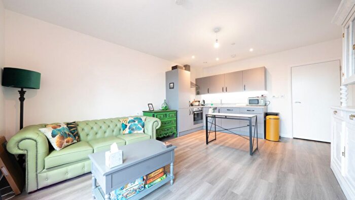 1 Bedroom Flat For Sale In Cranton Avenue, Hayes, UB3