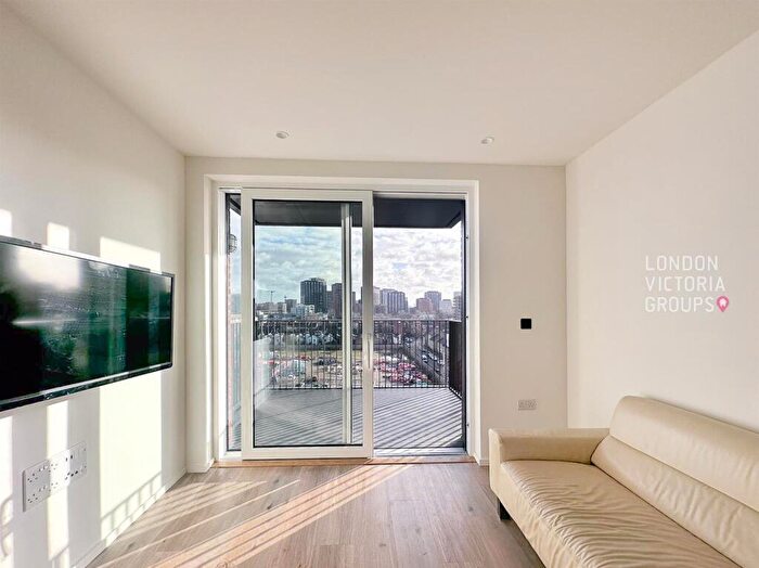 1 Bedroom Apartment To Rent In Curlew House, Hawser Lane, London, E14