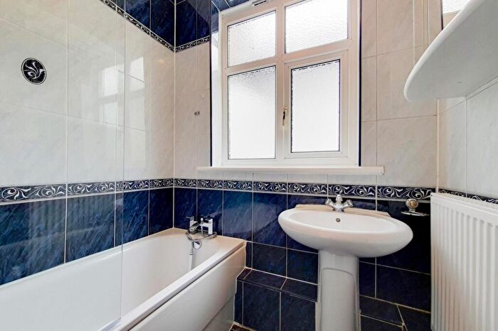 4 Bedroom Detached House To Rent In Atkins Road, London, SW12