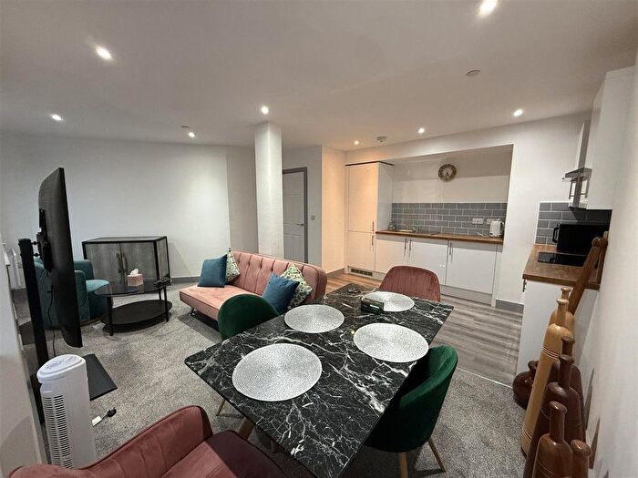 1 Bedroom Flat To Rent In Grosvenor House, Union Street, Wakefield, WF1