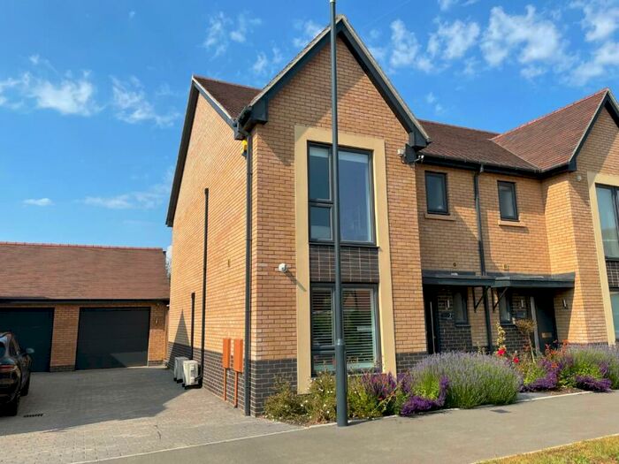 3 Bedroom Semi-Detached House To Rent In Moles End, Stratford Upon Avon, CV37