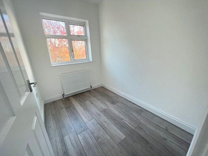 3 Bedroom Semi Detached Bungalow To Rent In Northfield Road, Waltham Cross, EN8