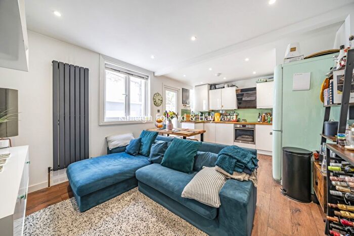 2 Bedroom Flat To Rent In Woodbury Street, London, SW17