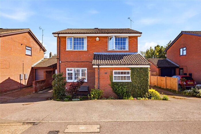 4 Bedroom Detached House For Sale In Mander Close, Toddington, Bedfordshire, LU5