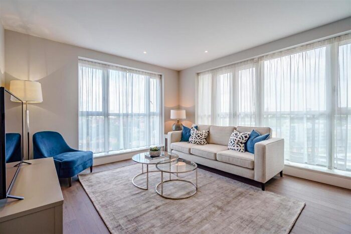 2 Bedroom Flat To Rent In Westferry Circus, Docklands, E14