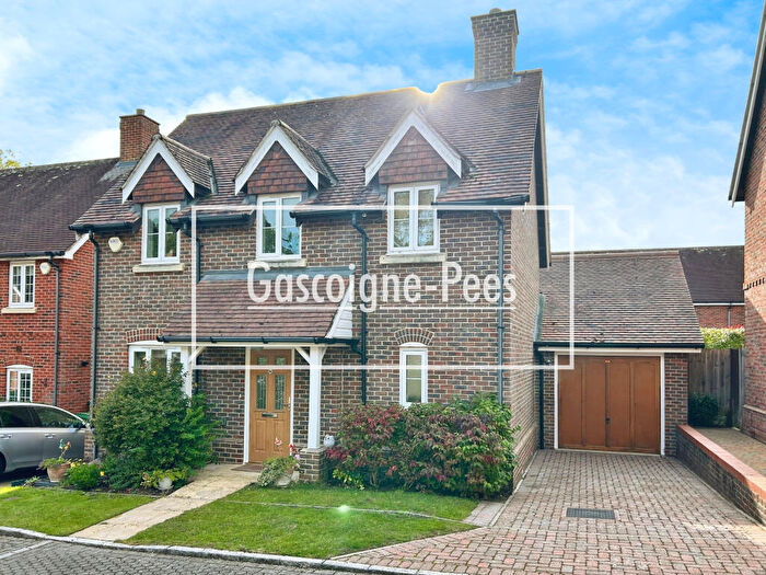 3 Bedroom House To Rent In Blackthorn Close, Baughurst, RG26