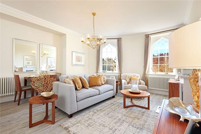 2 Bedroom Flat For Sale In Hall Garden, Binfield, Bracknell, RG42