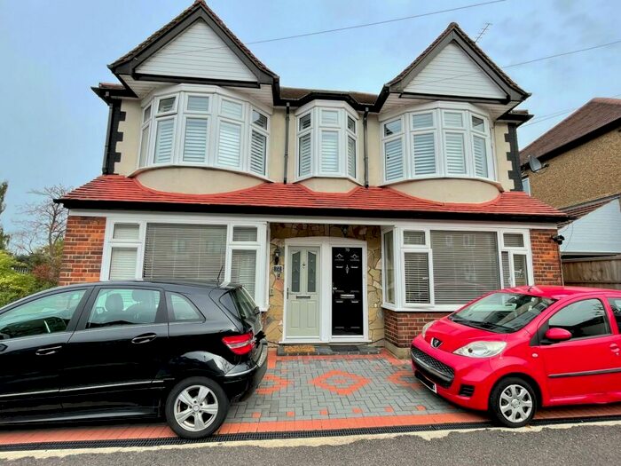 2 Bedroom Flat To Rent In George Road, Chingford, E4