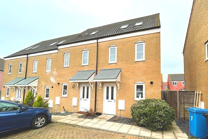 3 Bedroom End Of Terrace House To Rent In Lupton Close, Oulton, NR32