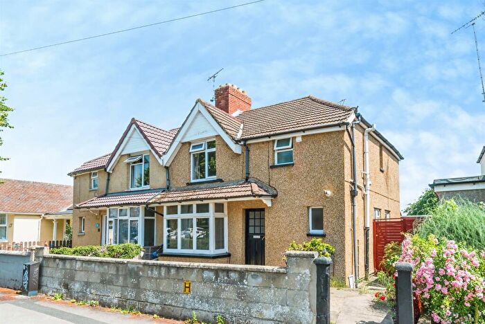 3 Bedroom Semi Detached House For Sale In Shrivenham Road, Swindon, SN1