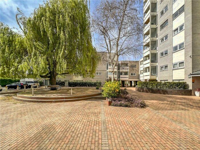 3 Bedroom Flat To Rent In Bloomsbury Close, London, W5