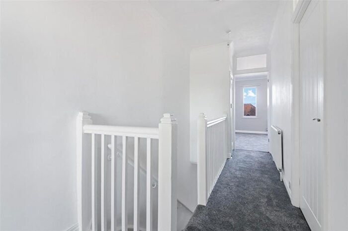 3 Bedroom Flat To Rent In London Road, Cheam, SM3