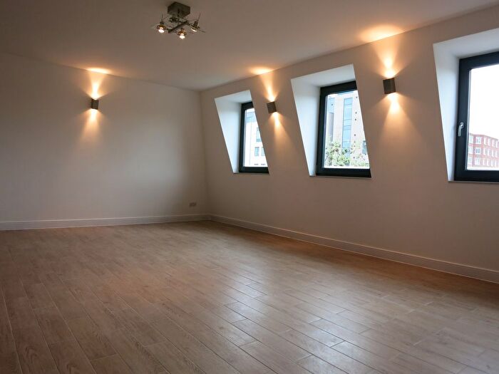 2 Bedroom Flat To Rent In Holloway Road, London, N7