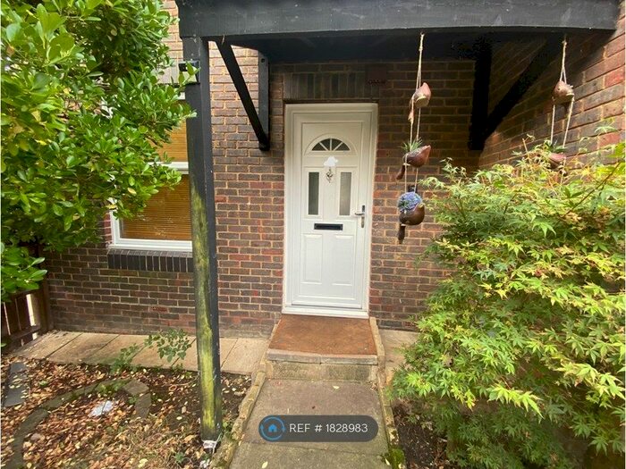 4 Bedroom End Of Terrace House To Rent In Kingston Square, London, SE19