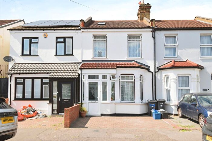 3 Bedroom Terraced House For Sale In Kingston Road, Ilford, IG1